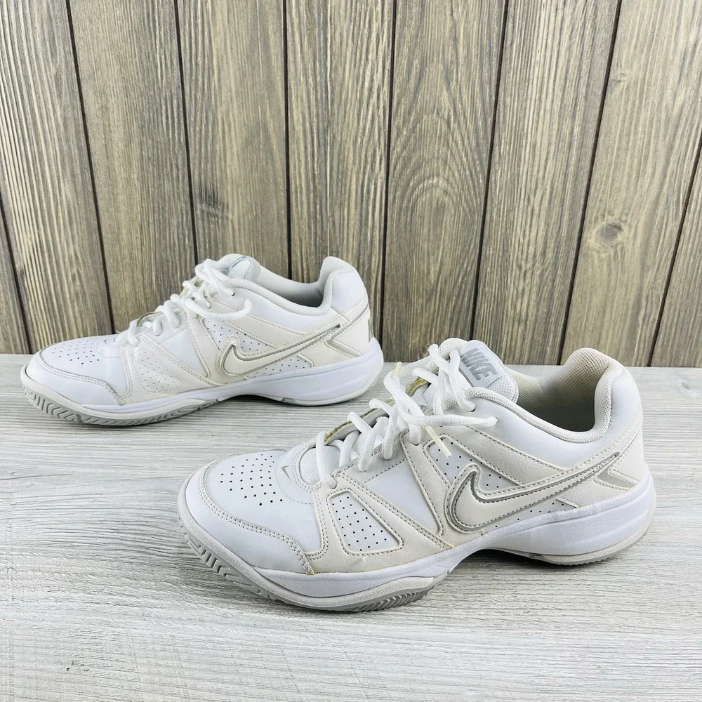 Nike Women City Court Low Top White Sneakers Size 9.5 White Silver Athletic